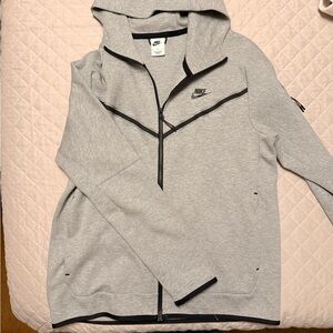 Nike Men's Light Gray Zip-Up Sweater